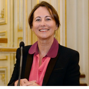 Ségolène Royal veut développer le chauffage au bois de son enfance Ségolène Royal veut développer le chauffage au bois de son enfance